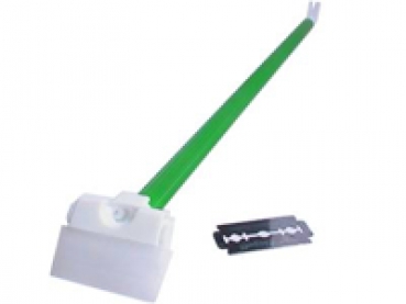 Disc cleaner with blade