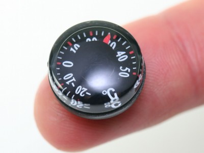 Mini-Thermometer analog schwarz - 18mm-finger.jpg